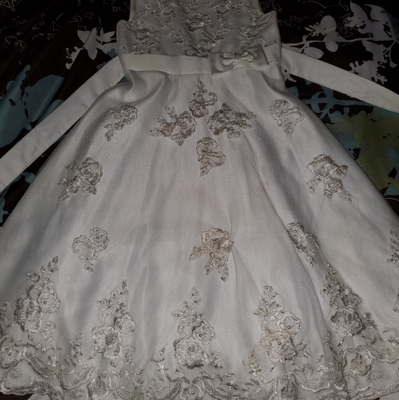 Flower Girl/ Little Girl's Formal Gown - Picture 2 of 9